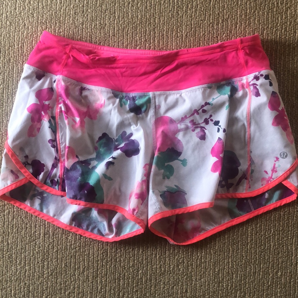 💐 Lululemon Tracker II Shorts size 8 🌺